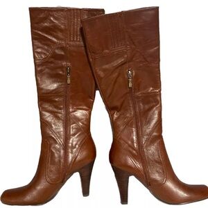 Vintage leather Guess tall brown riding boots. 4” heel